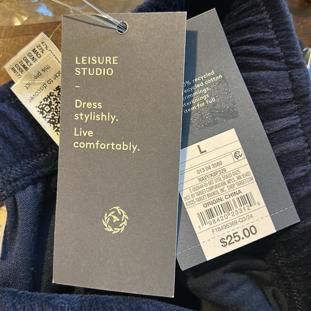 Universal Thread Women's Leisure Studio Mid-Rise Navy Blue Velour Sweatpants - Picture 2 of 8